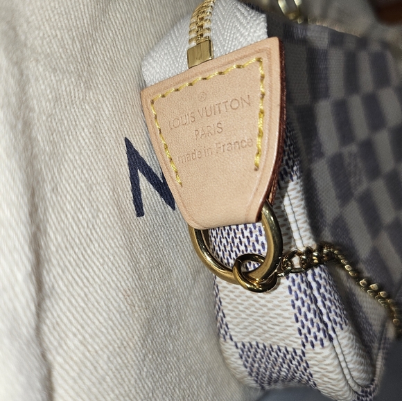 Louis Vuitton Mini Pochette Accessories - Picture 4 of 5